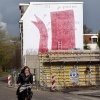 \"Nijmegen, 22-4-2010 . Klaas Gubbels koffiepot aan de Kroonstraat verdwijnt achter muur.\"