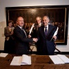 \"Nijmegen, 29-04-2010 . Valkhofmuseum, de Vrede van Nijmegen nogmaals ondertekent door de ambassadeurs van Spanje en Frankrijk bij de expositie van zeg niet gobelins , die vroeger in het gemeentehuis hingen.\"