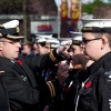 \"Groesbeek, 4-5-2010, 1700 Canadese jongeren lopen van centrum naar begraafplaats ivm 65 ste herdenking. Marinepeleton, Kapitein maakt foto van cadet\"