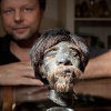 \"Nijmegen, 1-7-2010 . Museumwinkel heeft shrunken head in etalage , mensenhoofd dat \' gekrompen is\'\"