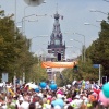 \"Nijmegen, 23-7-2010 . Zomerfeesten, Vierdaagse Intocht op Annastraat, Via Gladiola, met st. Stevenkerktoren in het verschiet...\"