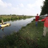 \"Bemmel, Beeld van de Heilige Werenfridus wordt op een vlot op de Linge geplaatst en vanuit daar naar Elst getrokken.\"