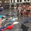 \"Nijmegen, 17-8-2010 . Introductie RUN, Studenten moleculaire scheikunde spelen spelletjes op Groote Markt\"