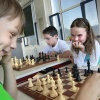 \"Nijmegen, 6-9-2010 . Hoogbegaafde kinderen van de Hazesprong spelen schaak. vlnr: Joris, Dries, Vivienne,\"