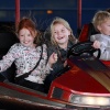 \"Batenburg, kermis met meisjes in de botsauto\'s\"