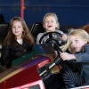 \"Batenburg, kermis met meisjes in de botsauto\'s\"