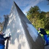 \"Nijmegen, 18-10-2010 . Kunstwerk Horstacker, \'Monument van de juiste en onjuiste verhouding\' wordt gereinigd\"