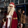 \"Nijmegen, 28-11-2010 .  Drukte, winkelend publiek, sint moet bijverdienen.\"