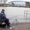 \"Nijmegen, 13-12-2010 .  Water Waal stijgt, visser moet elk kwartier opschuiven\"