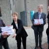 \"Nijmegen, 14-2-2011 . aanbieden 16.000 handtekeningen tegen apenexperimenten op universiteit, Dierenlab\"