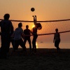 \"Scheveingen, 2-10-2011 . Volleybal aan het strand bij zonsondergang\"