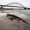 \"Nijmegen, 4-12-2011 . Laagwater in het haventje. Woonboten raken de bodem, ouwe ankers en fietsen komen boven\"
