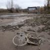 \"Nijmegen, 4-12-2011 . Laagwater in het haventje. Woonboten raken de bodem, ouwe ankers en fietsen komen boven\"