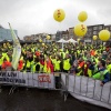 \"Nijmegen, 16-2-2012 . Mars van Respect door schoonmakers, Duizenden (!) schoonmakers lopen voor de achtste mars naar Nijmegen. Zij liepen van Kelfkensbos naar ROC en terug.. alwaar een schuimkanon stond\"